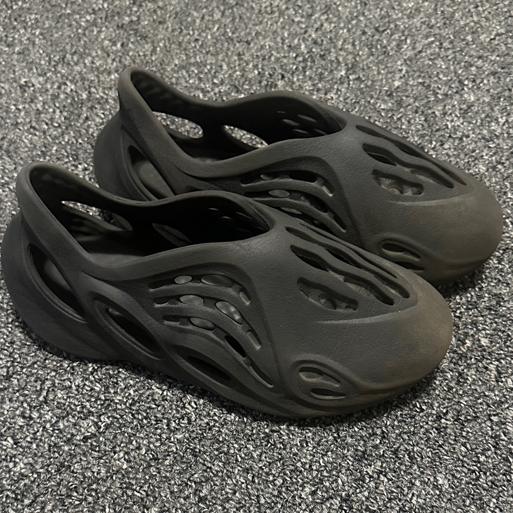 adidas Yeezy Foam RNR Carbon- needs repair
